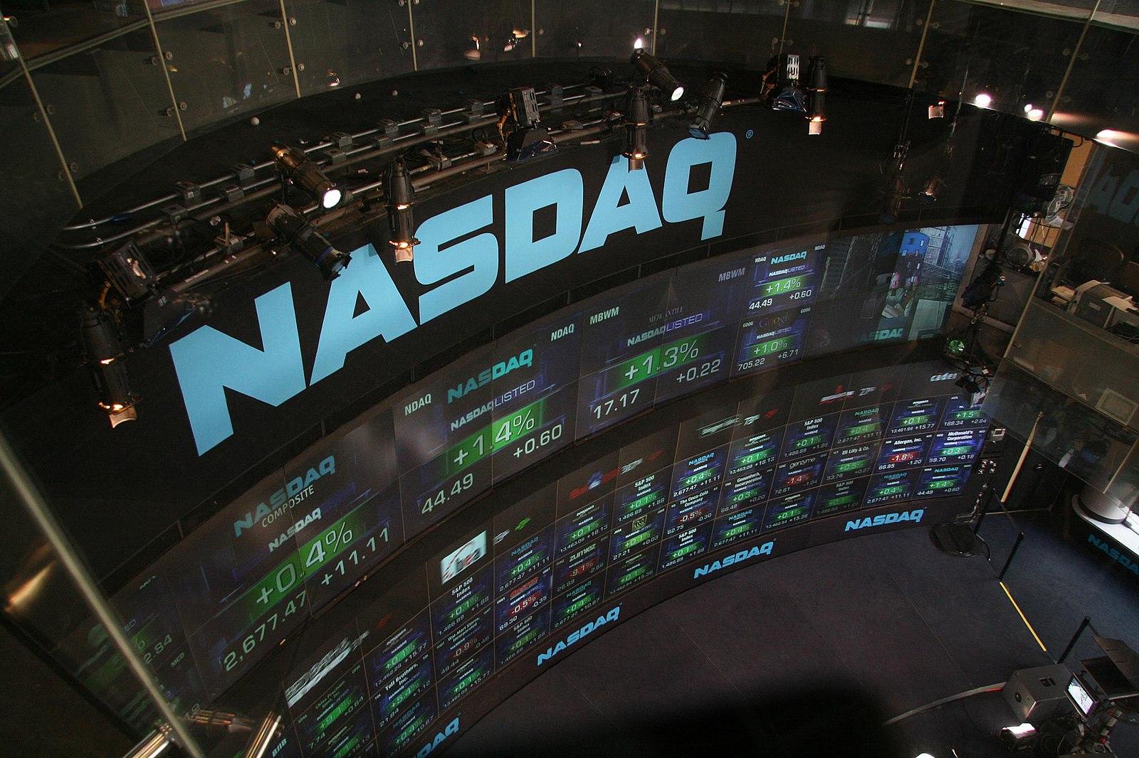 1600px-NASDAQ_stock_market_display.jpg